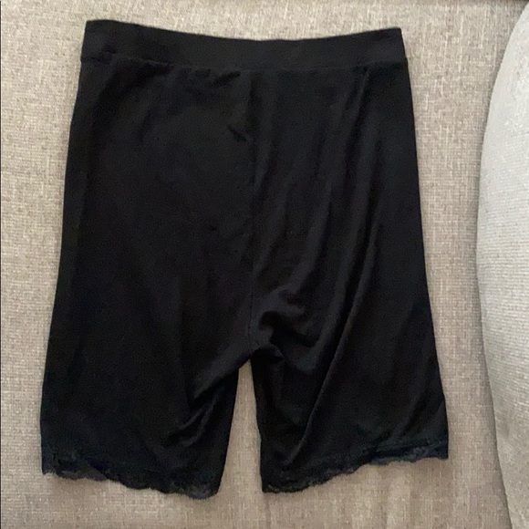 Black American Eagle Biker Shorts - size S - Picture 2 of 3